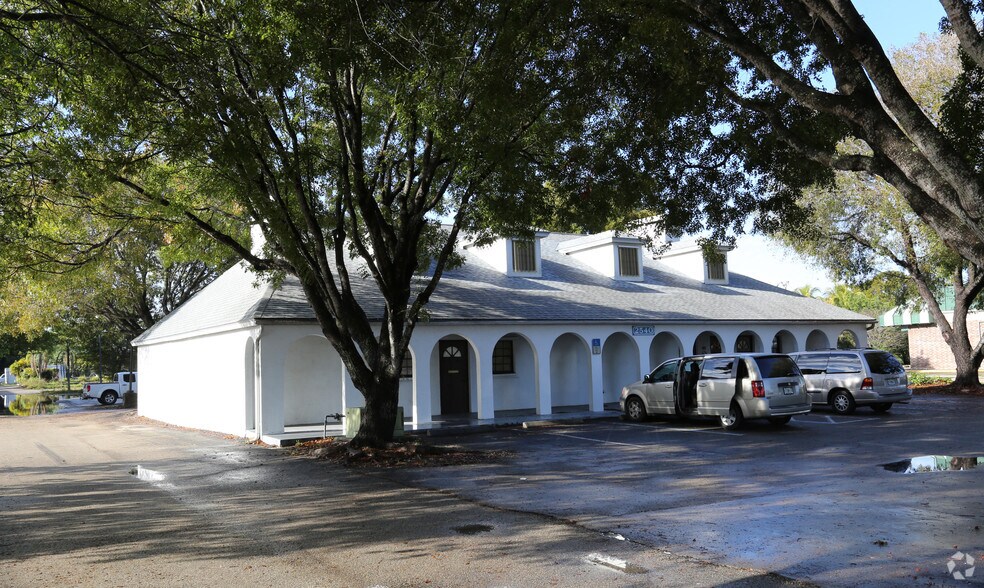 Primary Photo Of 2540 Winkler Ave, Fort Myers Office For Lease