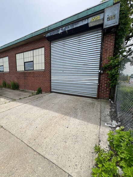 More Photos Of 23 Nassau Ave, Inwood Warehouse For Lease