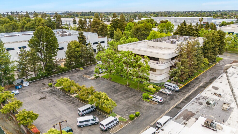 More Photos Of 3235 Kifer Rd, Santa Clara Office For Lease