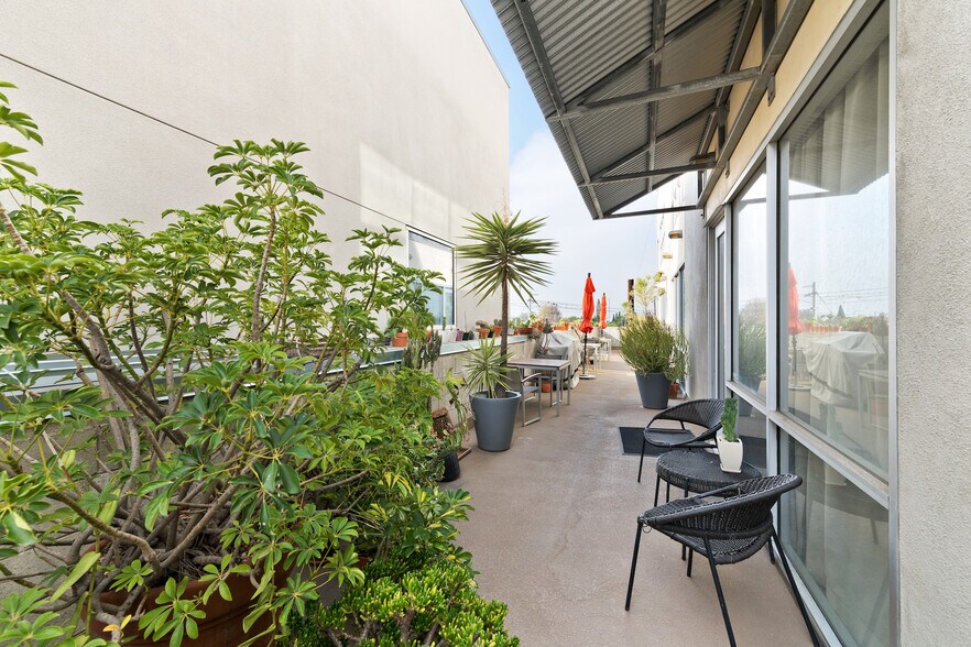 More Photos Of 2256 Barry Ave, Los Angeles Office For Lease