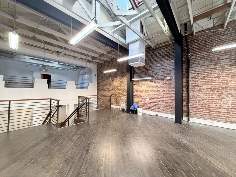 More Photos Of 525-527 Commercial St, San Francisco Restaurant For Lease