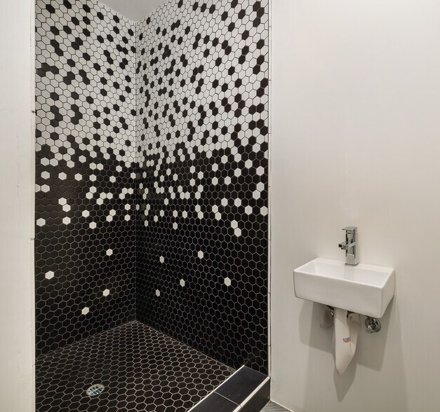 More Photos Of 507 S Douglas St, El Segundo Loft Creative Space For Lease