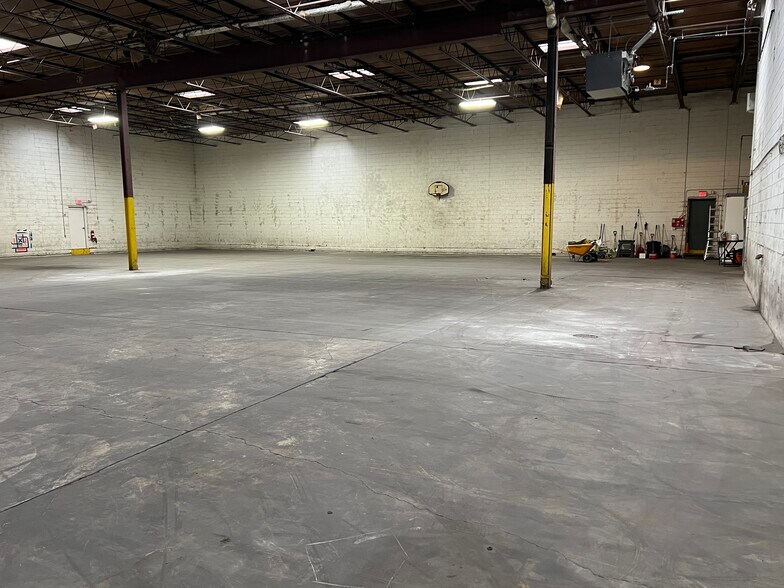 More Photos Of 740 Prairie St, Aurora Manufacturing For Lease