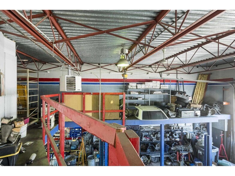 More Photos Of 8815 Young Rd, Chilliwack Auto Repair For Sale