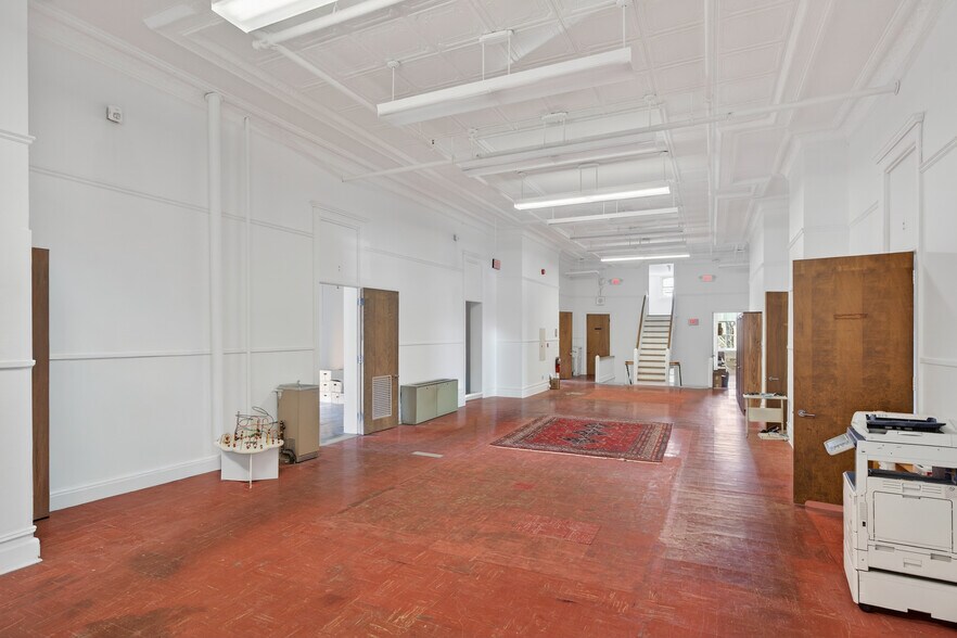 More Photos Of 61 Crown St, Kingston Office For Lease