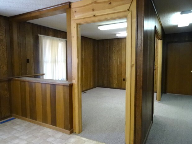 More Photos Of 612 W Fort Scott St, Butler Office For Sale