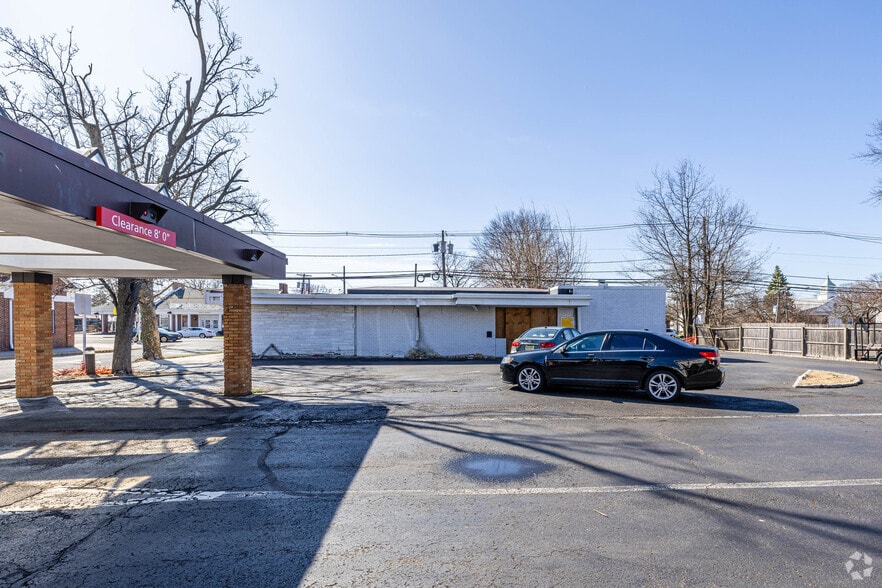 More Photos Of 470 Kenilworth Blvd, Kenilworth Bank For Lease