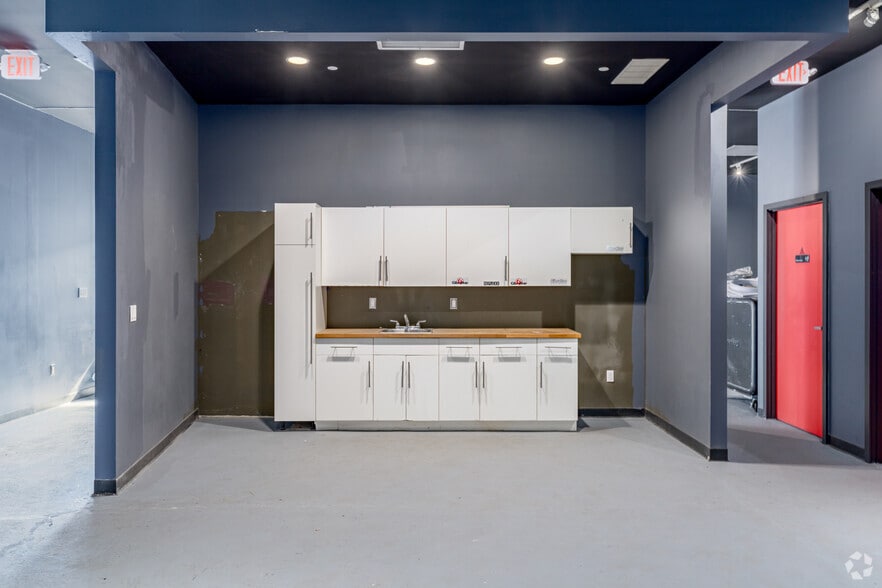 More Photos Of 327 Douglass St, Brooklyn Storefront For Lease