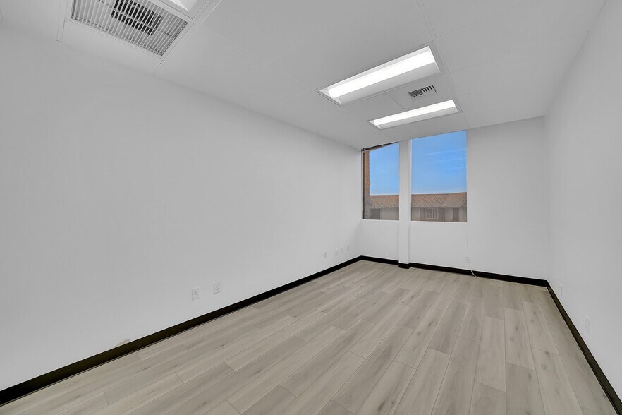 More Photos Of 4667 MacArthur Blvd, Newport Beach Office For Lease