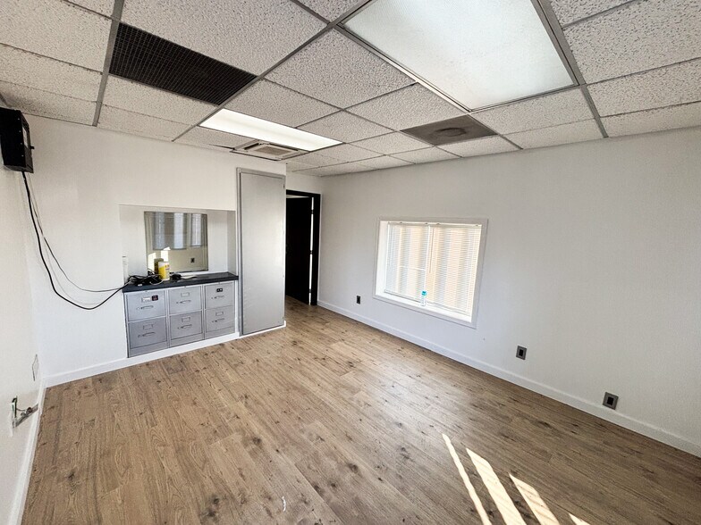 More Photos Of 1460 N Forest Ave, Springfield Auto Repair For Sale