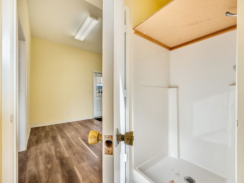 More Photos Of 1178 Franklin Ave, Astoria Office For Sale