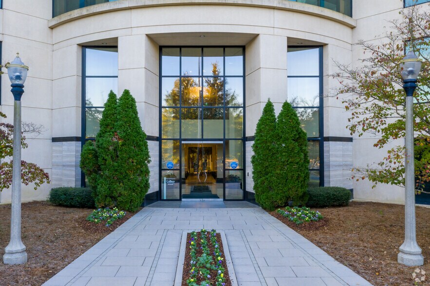 More Photos Of 2501 20th Pl S, Birmingham Office For Lease