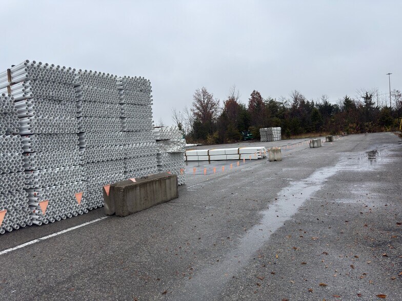 More Photos Of 6702 Enterprise Dr, Louisville Land For Lease