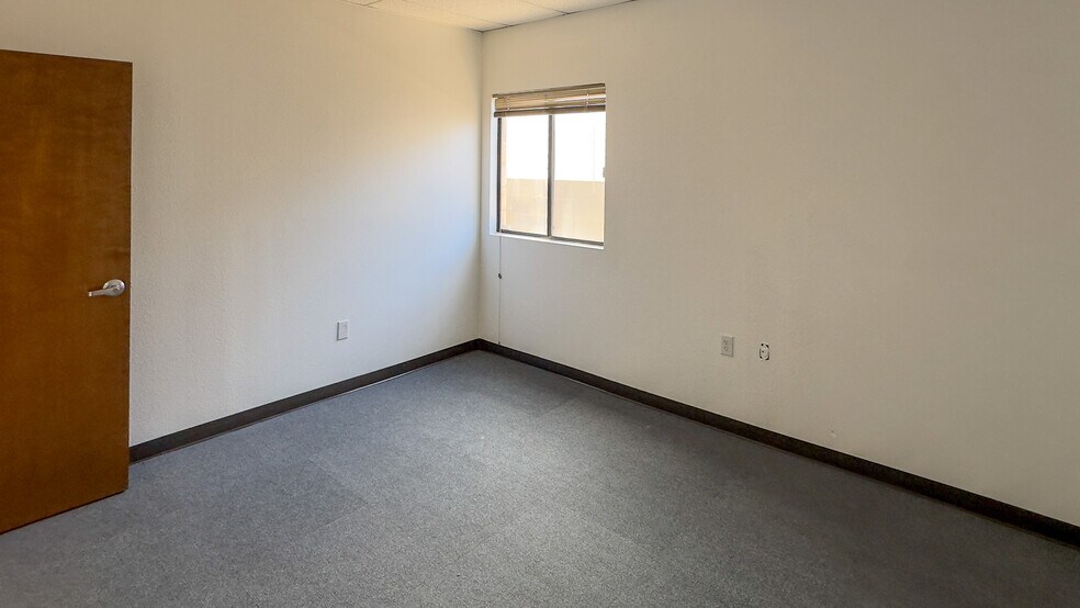 More Photos Of 801 Pendale Rd, El Paso Distribution For Sale