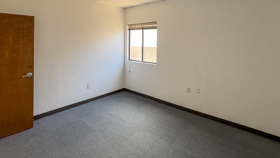 More Photos Of 801 Pendale Rd, El Paso Distribution For Sale