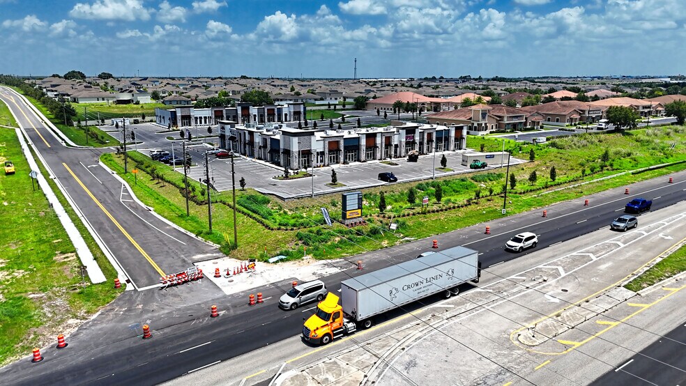 More Photos Of 2300 Forest Lake Dr, Davenport Unknown For Lease