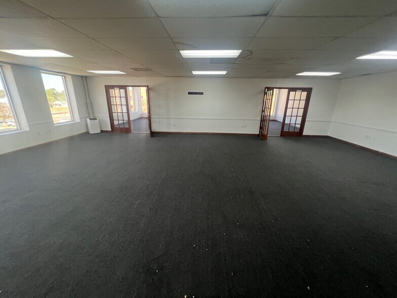 More Photos Of 9 J W Thomas Way, Thomasville Office For Lease