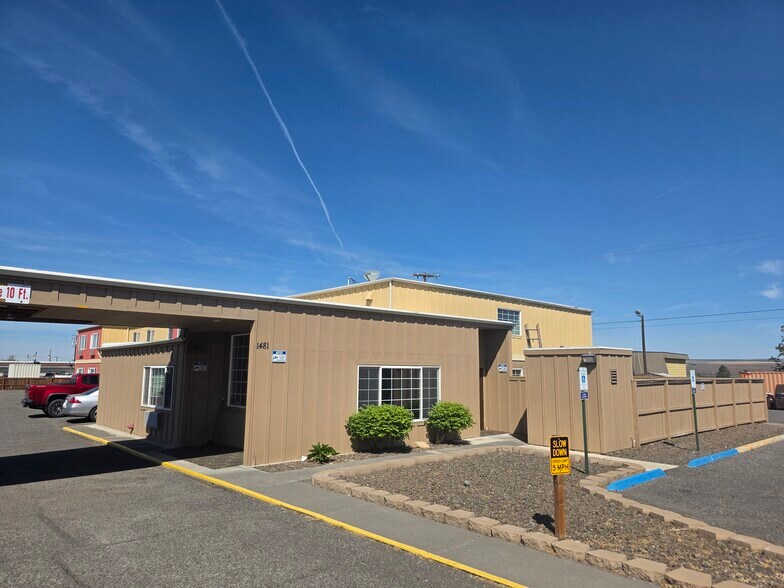 More Photos Of 1481 6th St, Umatilla Hotel For Sale