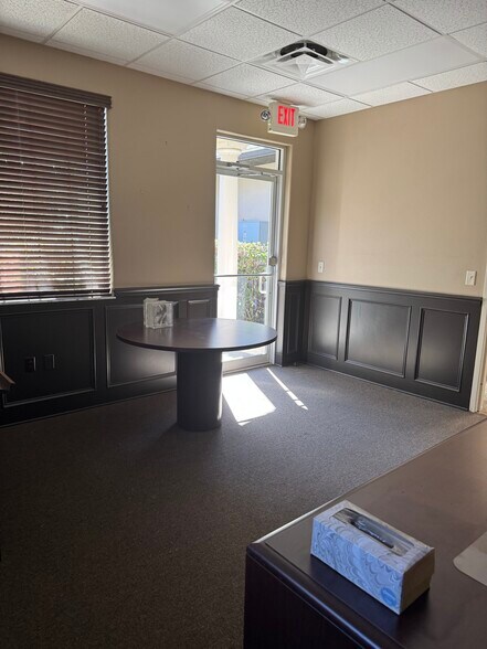 More Photos Of 1227 E Broadway, Oviedo Office For Sale