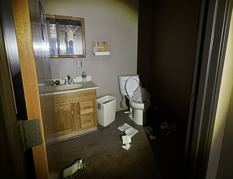 More Photos Of 611 Azalea Dr, Muskogee Warehouse For Sale