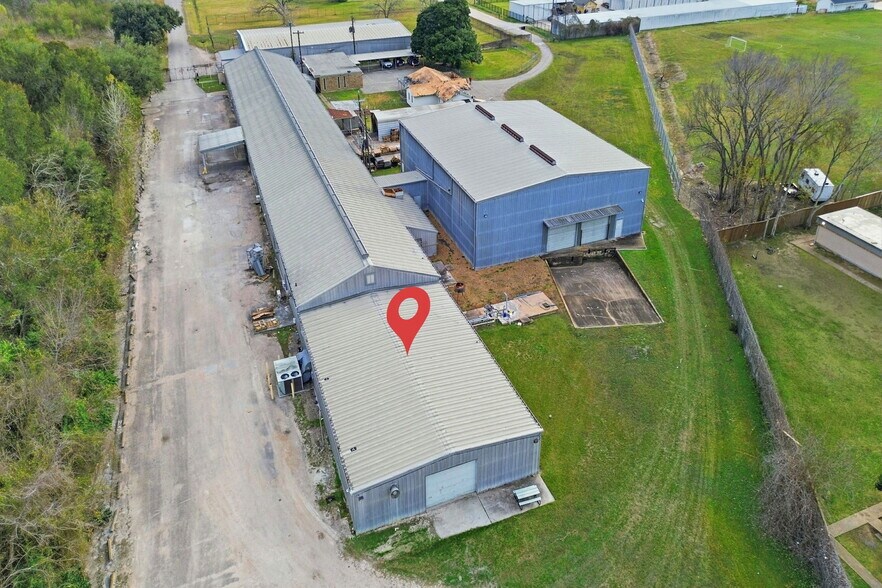 More Photos Of 13025 Fadeway ln, Houston Industrial For Lease