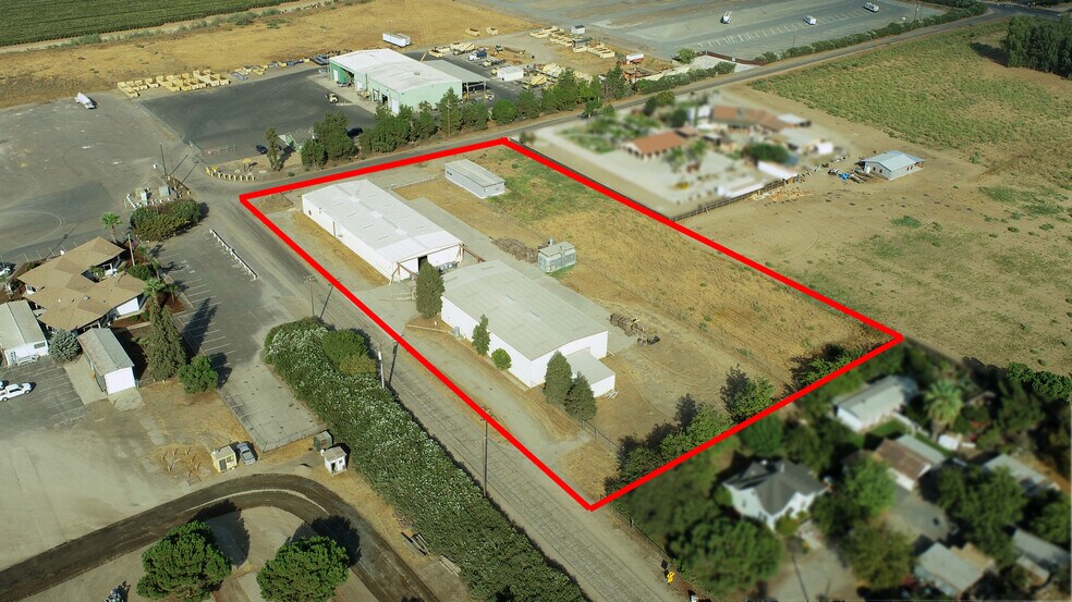 More Photos Of 43016 Road 68, Reedley Warehouse For Lease