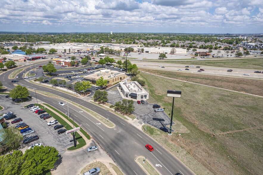 More Photos Of 129 Ed Noble Pky, Norman Freestanding For Lease