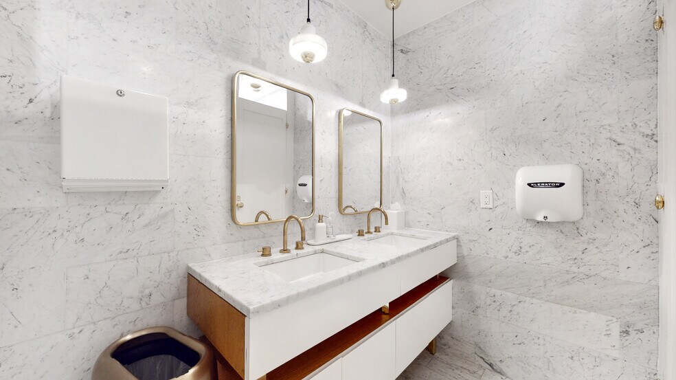 More Photos Of 375 Greenwich St, New York Office For Lease