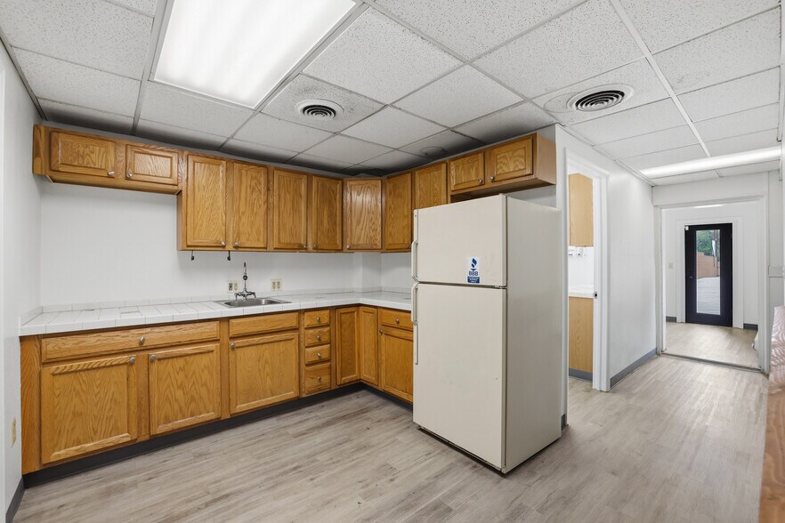 More Photos Of 2315 E Saint Vrain St, Colorado Springs Service For Lease