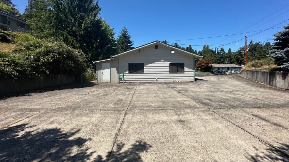More Photos Of 301 SW Belair Dr, Clatskanie Medical For Sale
