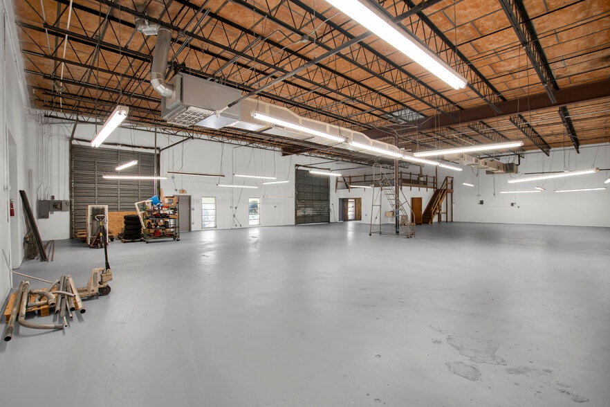 More Photos Of 3612-3662 Morris St, Saint Petersburg Manufacturing For Sale