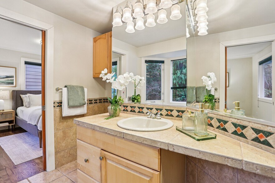 More Photos Of 5733 155th Ave NE, Redmond Apartments For Sale