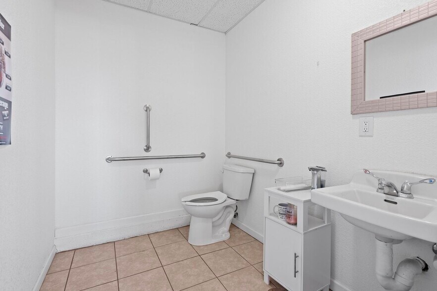 More Photos Of 302 S Purcell Blvd, Pueblo West Auto Dealership For Sale