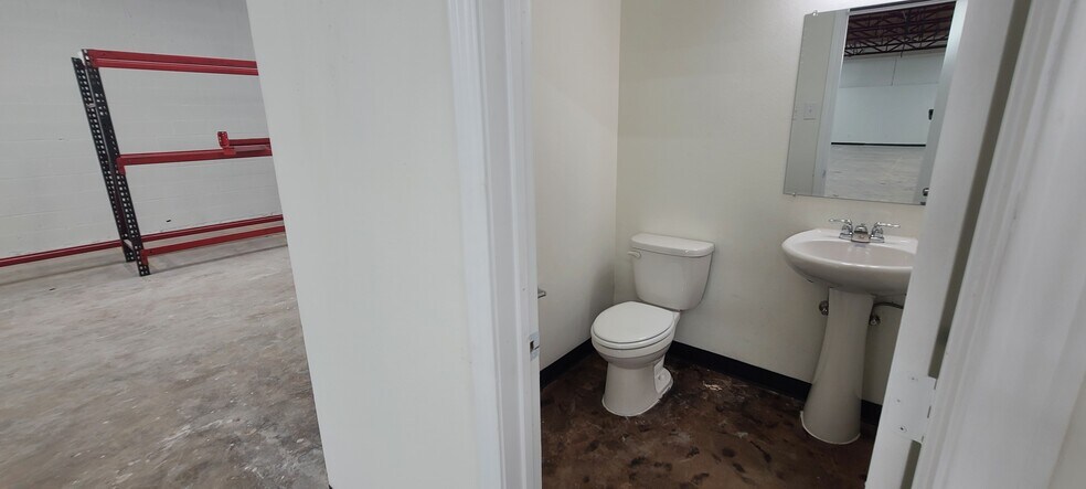More Photos Of 9822 Monroe Dr, Dallas Manufacturing For Sale