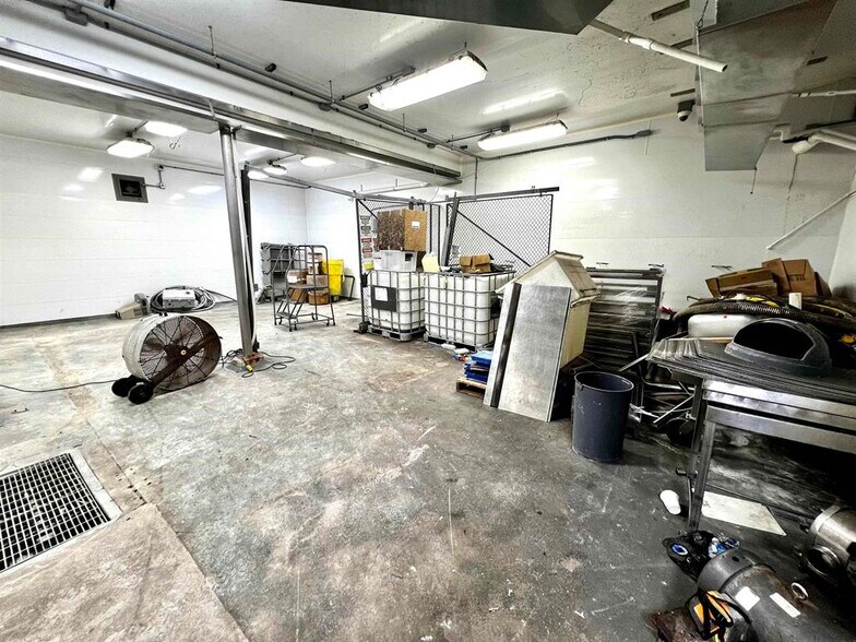 More Photos Of 1720 12th St, Monroe Distribution For Lease