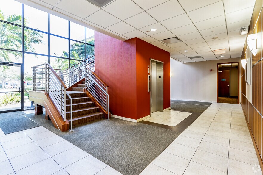 More Photos Of 9500 Koger Blvd N, Saint Petersburg Unknown For Lease