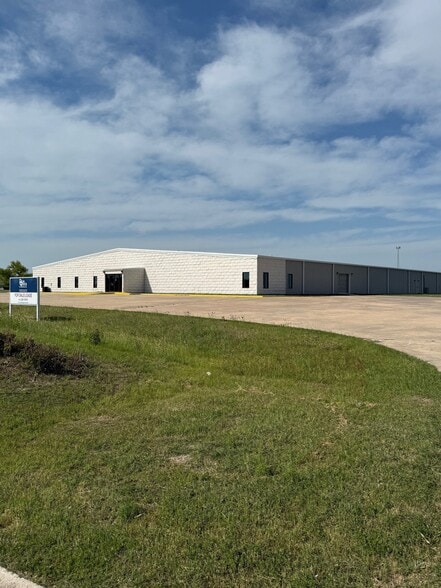Primary Photo Of 1008 Carlos Parker Blvd SW, Taylor Warehouse For Lease