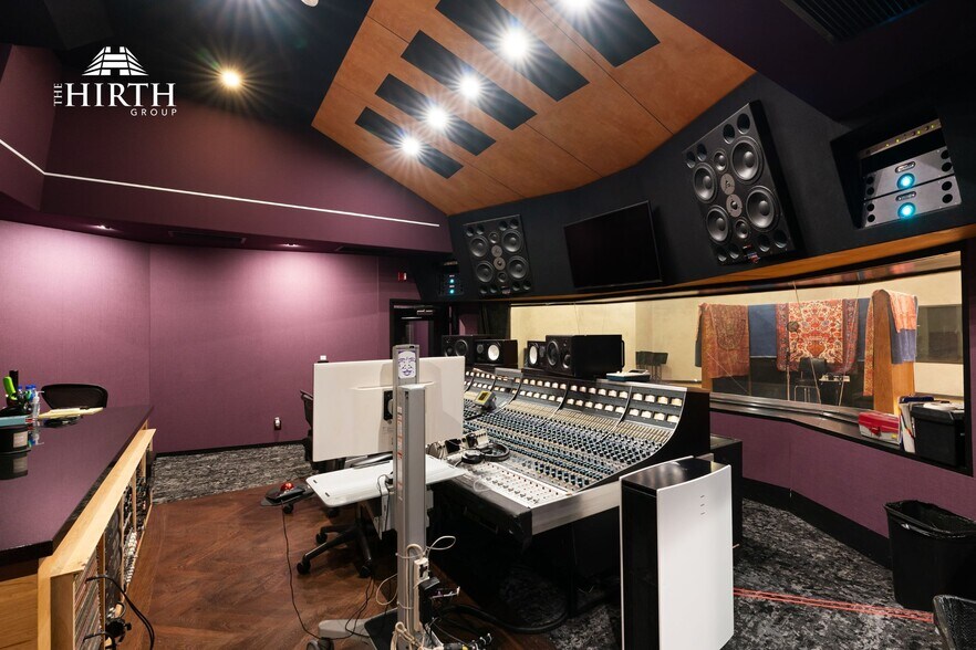 More Photos Of 11128 Weddington St, North Hollywood Movie Radio TVStudio For Sale