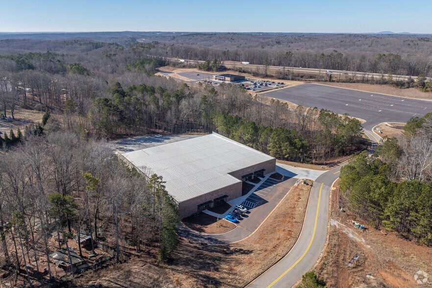 More Photos Of 1325 Calvary Creek Pky SW, Gainesville Showroom For Lease