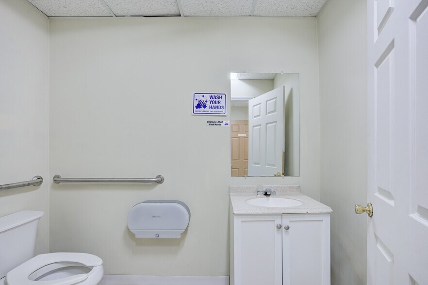 More Photos Of 19953 Conant St, Detroit Medical For Sale