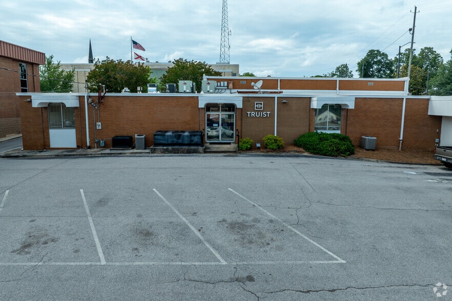 More Photos Of 501 2nd Ave N, Clanton Bank For Sale
