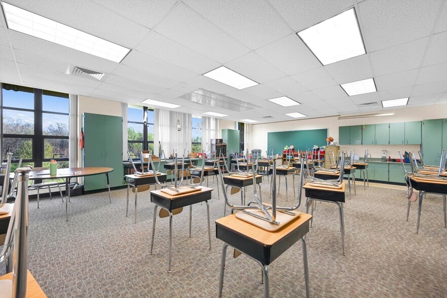 More Photos Of 2835 Mountain View Dr, Bath Office For Sale