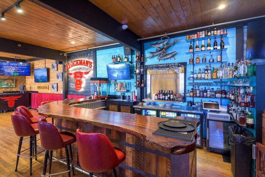 More Photos Of 117 Pine St, Pinedale Restaurant For Sale