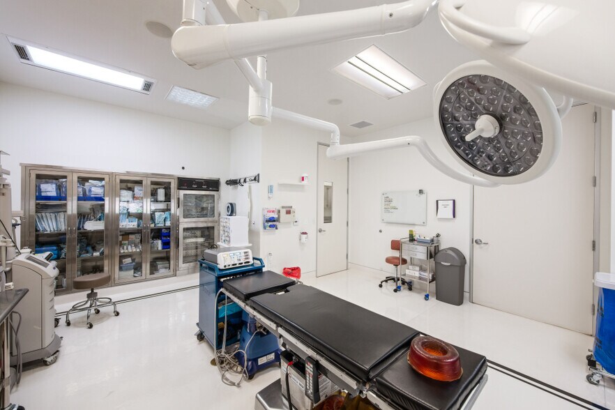 More Photos Of 11199 Sorrento Valley Rd, San Diego Office For Sale