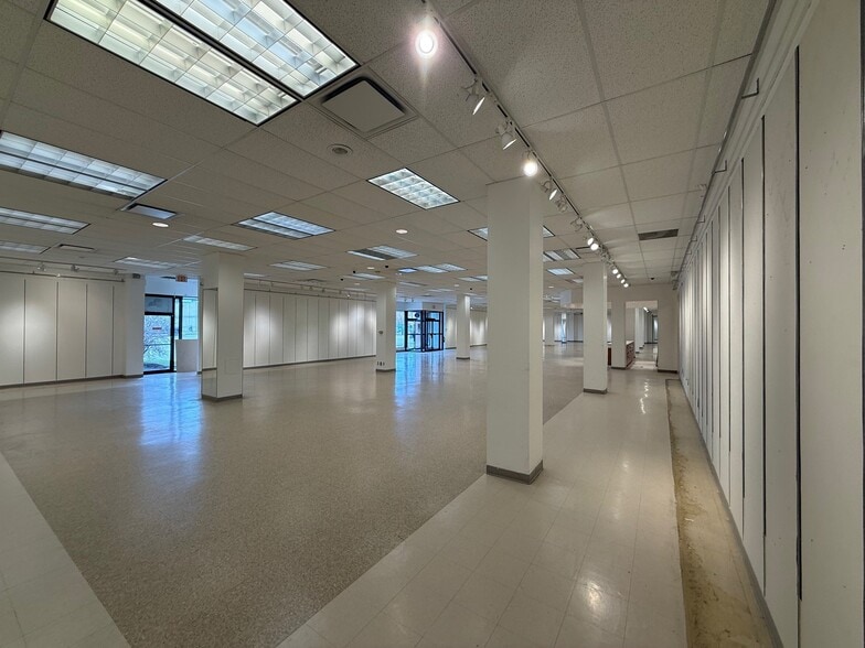 More Photos Of 10440 Macleod Trl SE, Calgary Unknown For Lease