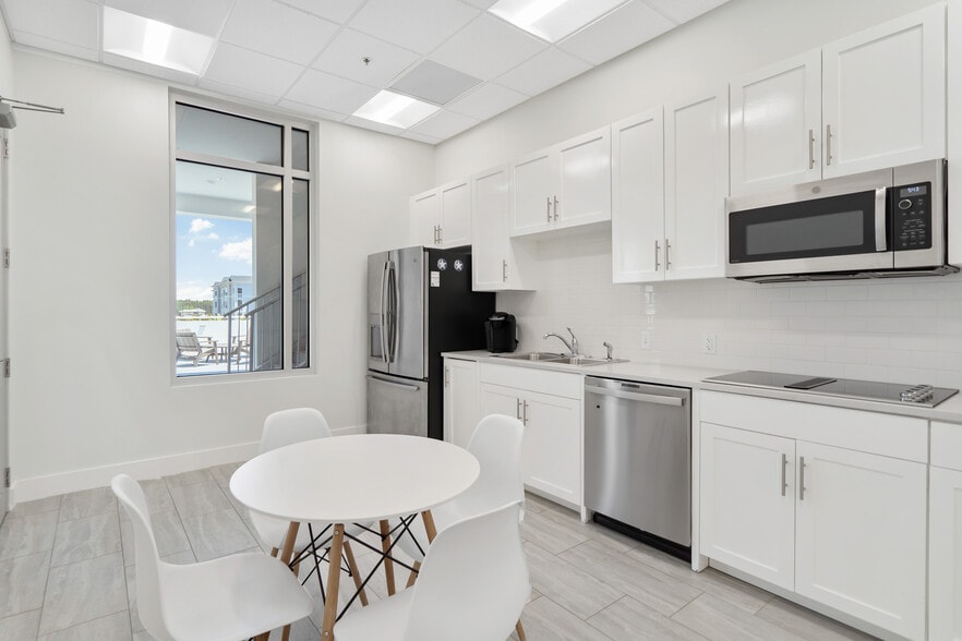 More Photos Of 116 Mc Davis Blvd, Santa Rosa Beach Office For Lease