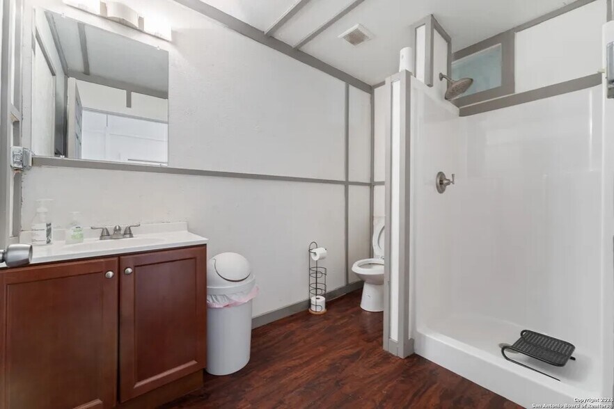 More Photos Of 2323 Buena Vista St, San Antonio Freestanding For Sale