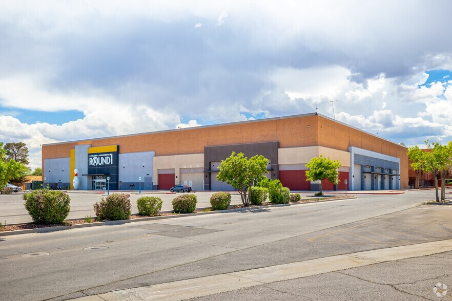 More Photos Of 4000 Meadows Ln, Las Vegas Department Store For Sale