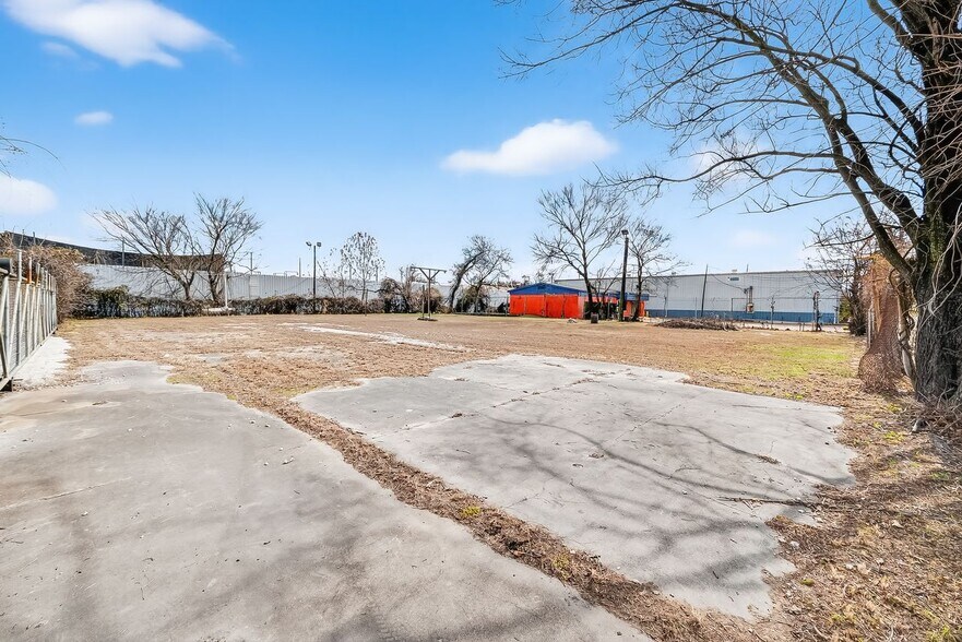 More Photos Of 305 Broadway St, Houston Land For Sale