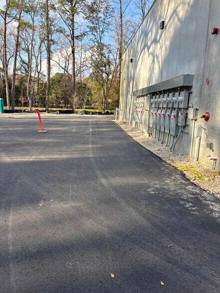 More Photos Of 6548 Ward Ave, North Charleston Light Distribution For Lease